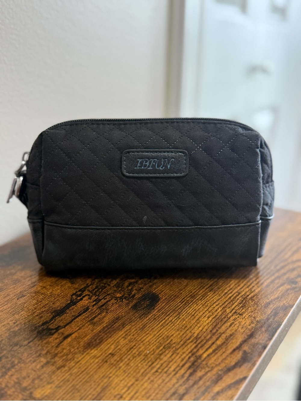 IBFUN Black Quilted Wristlet Cosmetic Makeup Bag Travel Pouch
